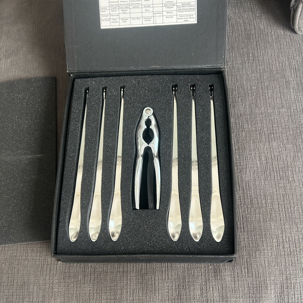 Seafood cutlery set—never used